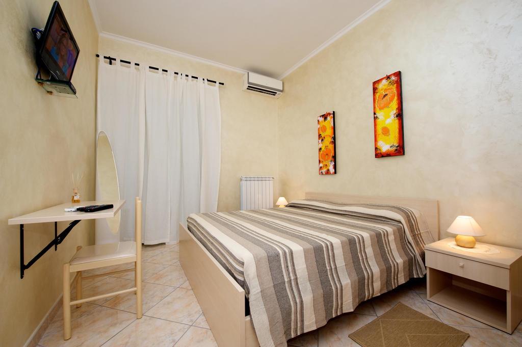 Guesthouse Holiday And Rom Exterior foto